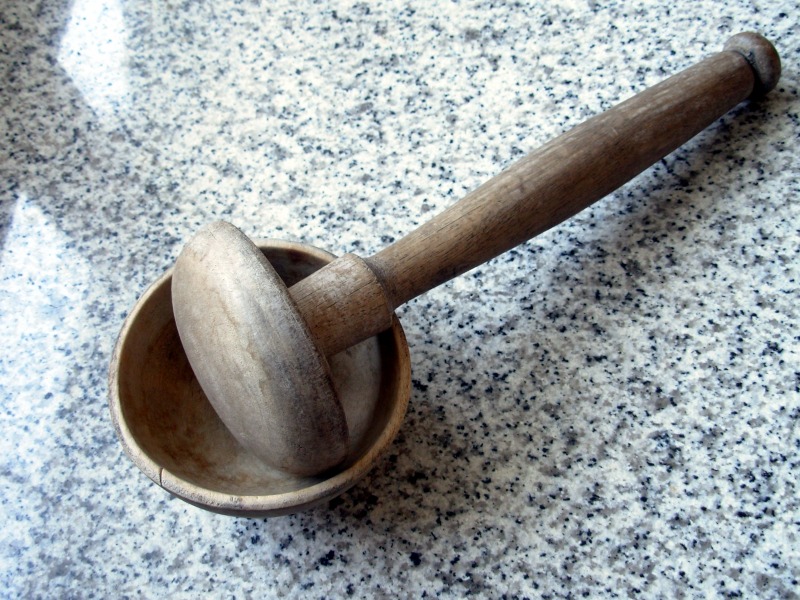 Ancien pilon de cuisine en bois