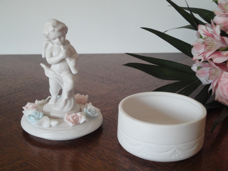 Bonbonnière en porcelaine - Ange musicien
