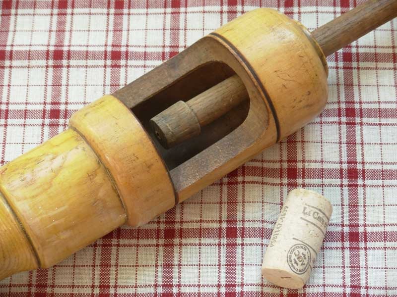 Bouchonneuse en bois
