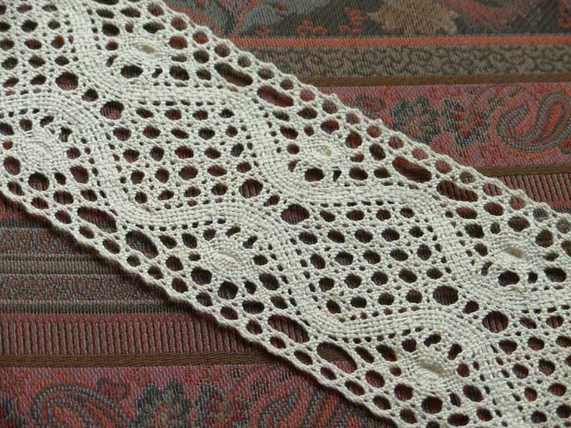 Dentelle mécanique ancienne - 3 m