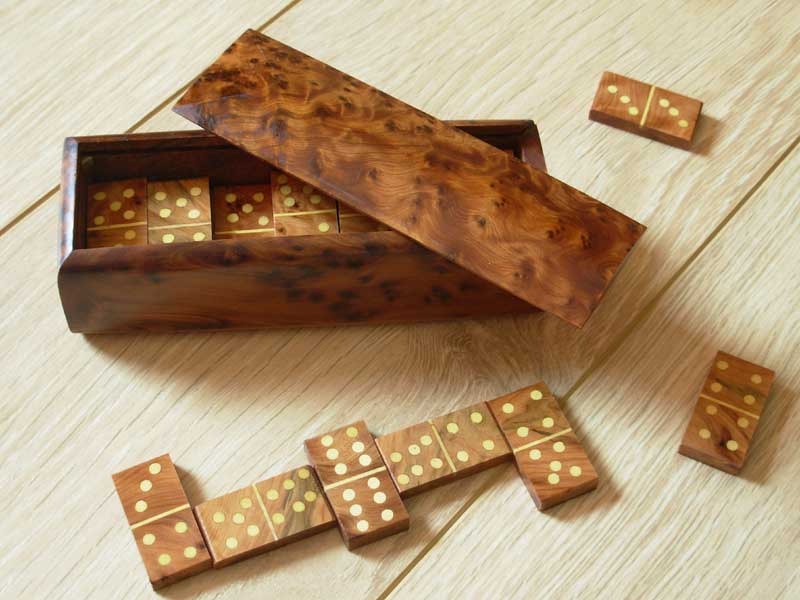 Jeu de dominos en bois de thuya