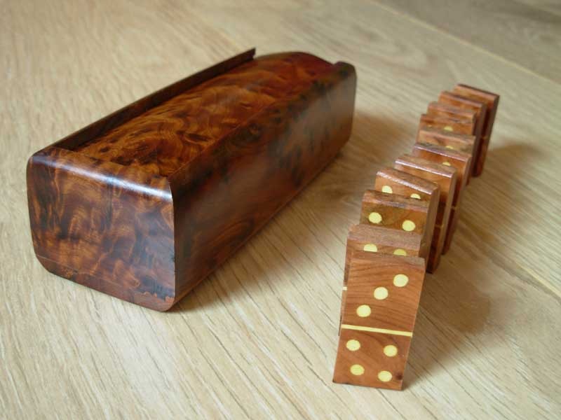 Jeu de dominos en bois de thuya