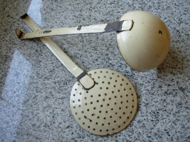 Louche et cumoire anciennes en mtal maill