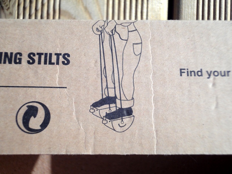 Paire de rolling stilts en bois - Echasses roulantes