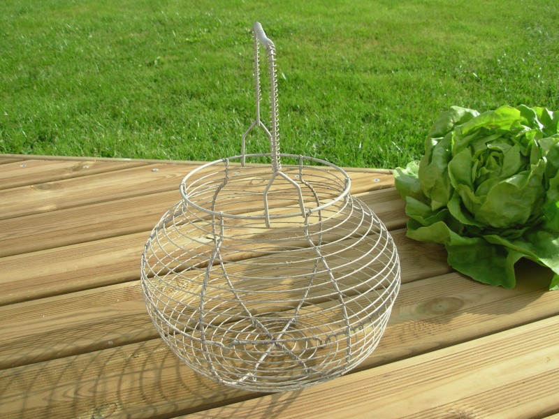 Panier à salade en fil de fer peint 